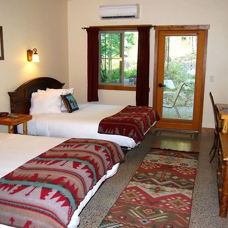 Glacier Guides Lodge West Glacier Bagian luar foto