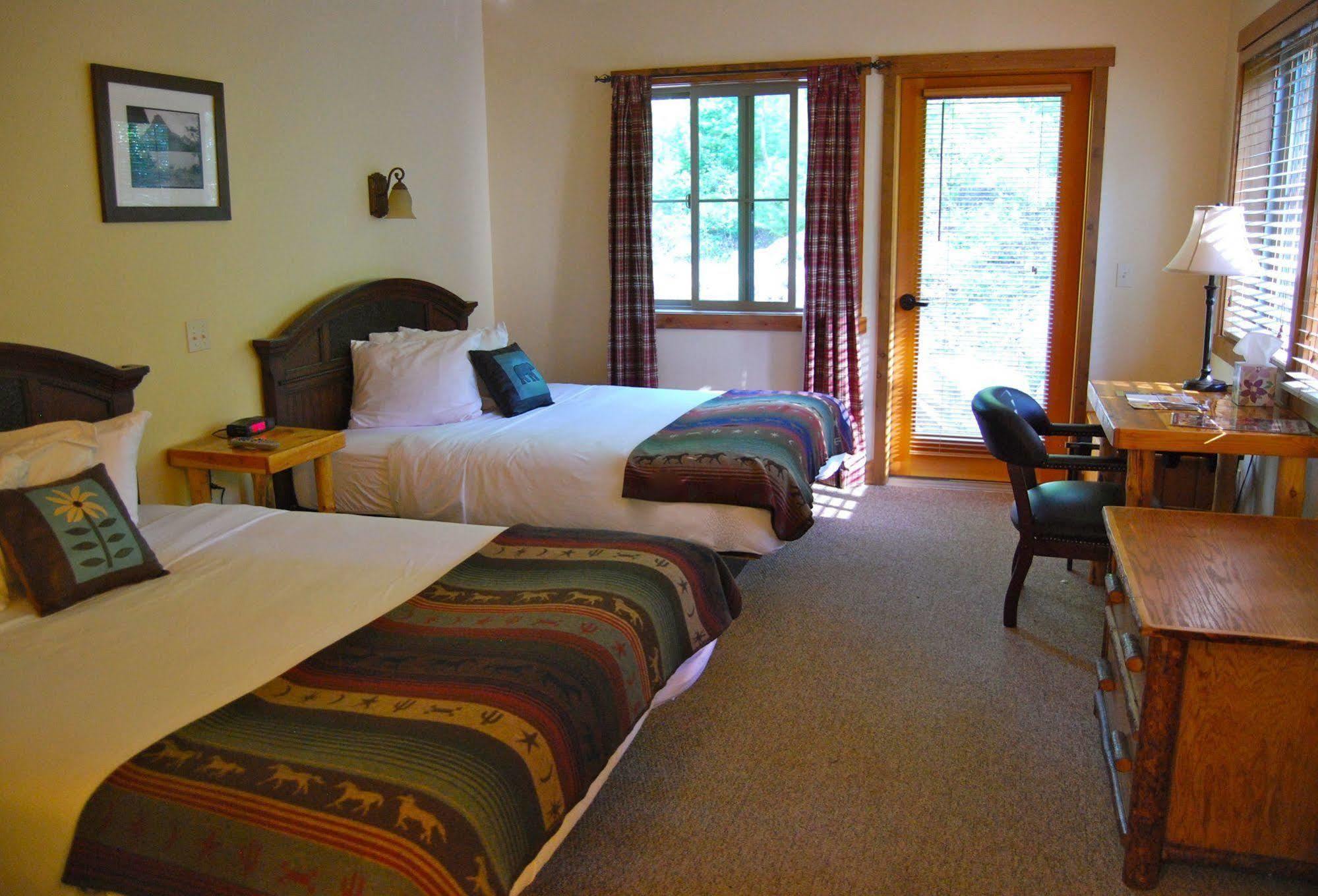 Glacier Guides Lodge West Glacier Bagian luar foto