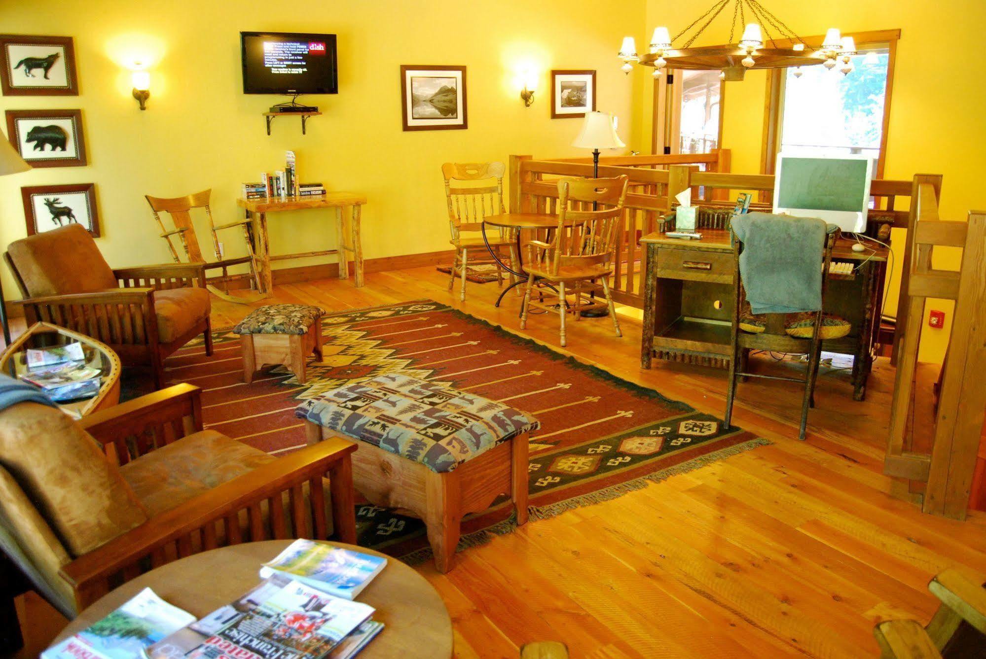 Glacier Guides Lodge West Glacier Bagian luar foto